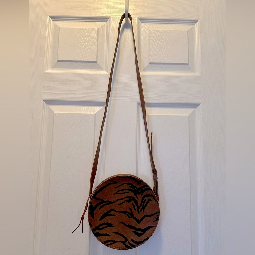 Madewell Round Crossbody, 100% leather & calf hair. Brown, Adjustable strap.